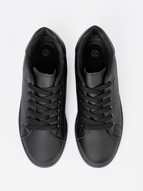 Czarne sneakersy z matowym wykończeniem i sznurowaniem - 38