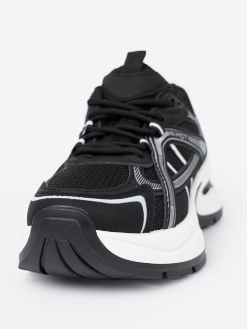 Czarne sneakersy z przewiewną cholewką i masywną białą podeszwą - 36