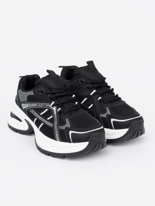 Czarne sneakersy z przewiewną cholewką i masywną białą podeszwą - 39