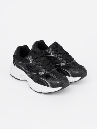 Czarne sneakersy z siateczką i białą podeszwą - 39