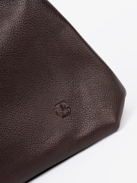 Elegancka brązowa torebka z kosmetyczką w środku - one size