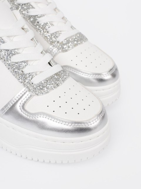 Biało srebrne sneakersy z połyskującymi detalami - 39