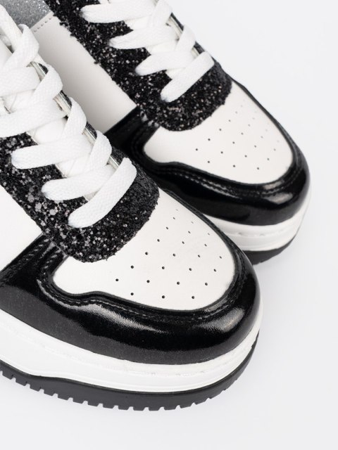 Czarno-białe sneakersy z połyskującymi srebrnymi detalami - 37