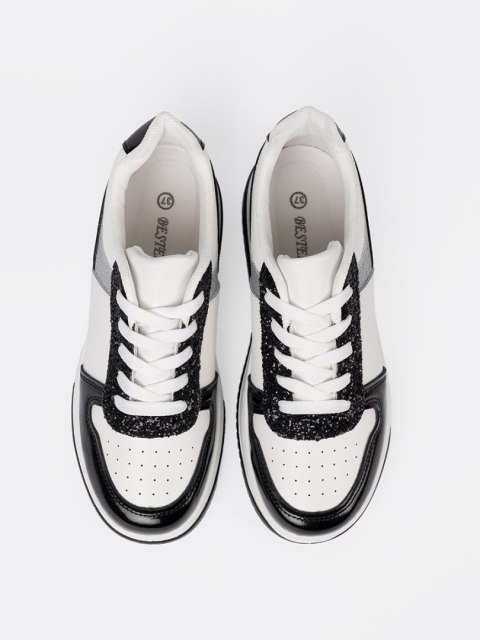 Czarno-białe sneakersy z połyskującymi srebrnymi detalami - 40