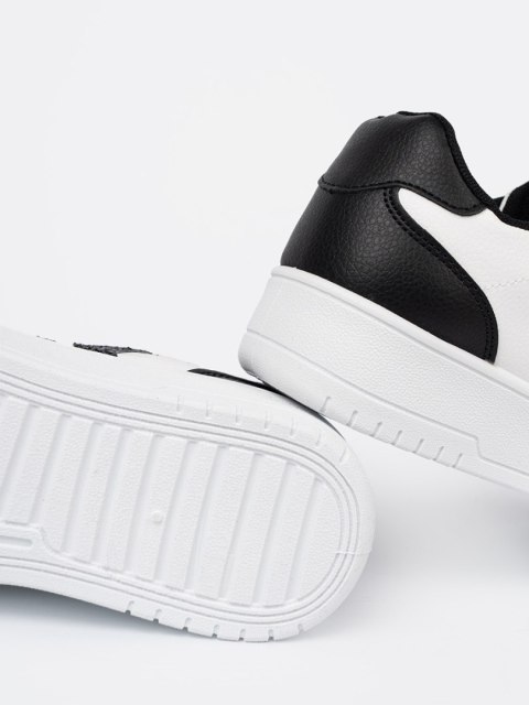 Stylowe czarno-białe sneakersy z brokatowymi wstawkami - 37