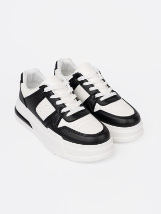 Stylowe czarno białe sneakersy z grubą podeszwą - 36