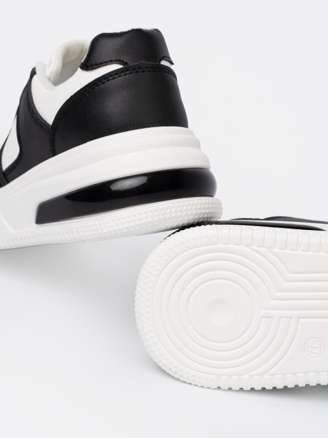 Stylowe czarno białe sneakersy z grubą podeszwą - 38