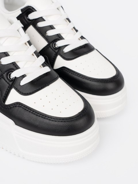 Stylowe czarno białe sneakersy z grubą podeszwą - 39