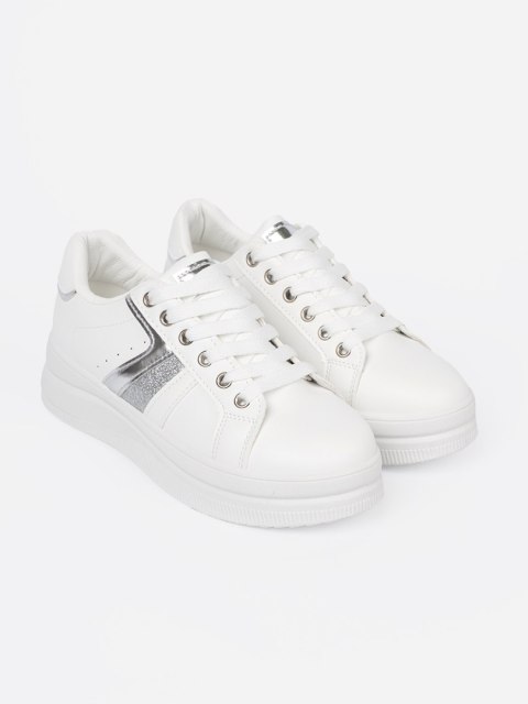 Białe sneakersy z metalicznym srebrnym akcentem - 38