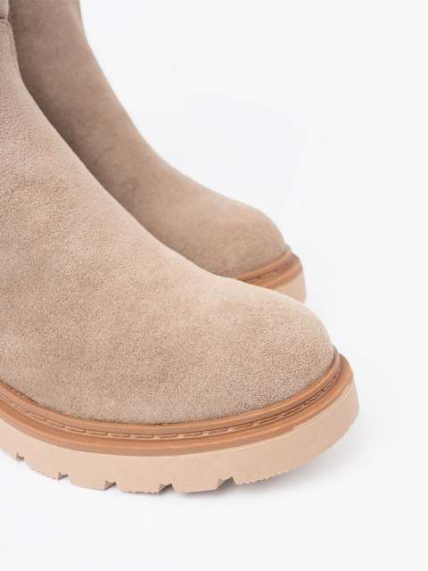Minimalistyczne botki beżowe z miękkiego zamszu - 39