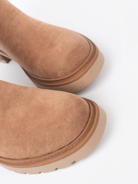 Minimalistyczne botki kamelowe z miękkiego zamszu - 40