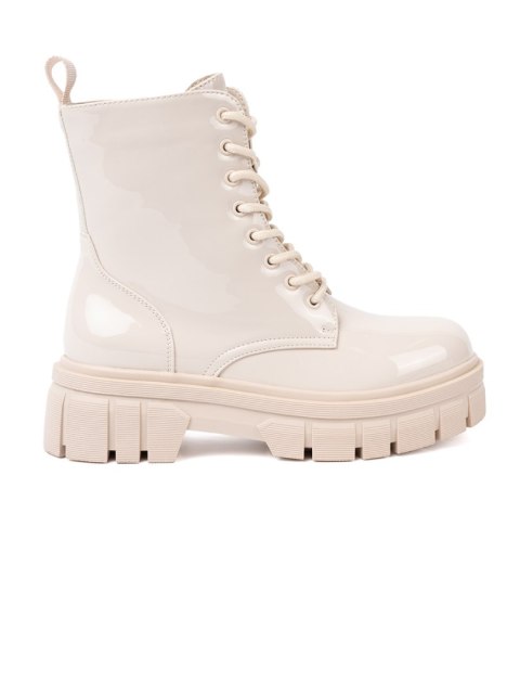 Stylowe workery lakierowane w odcieniu jasnobeżowym - 41