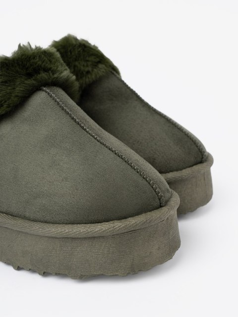 Ciemnozielone buty a'la śniegowce z futerkiem - 38