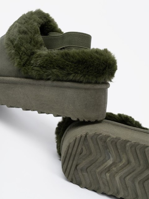 Ciemnozielone buty a'la śniegowce z futerkiem - 40