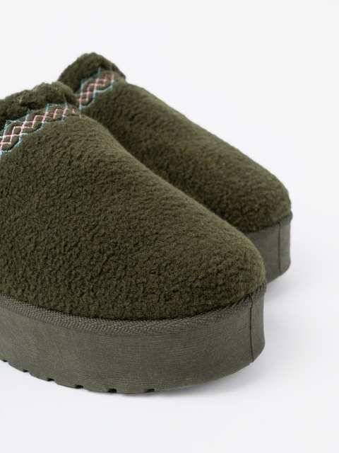Ciemnozielone, miękkie buty a'la śniegowce bez pięty - 37