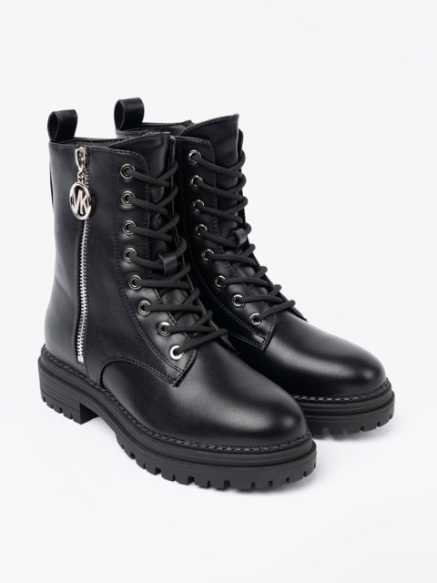 Stylowe czarne workery z metalowym detalem - 38