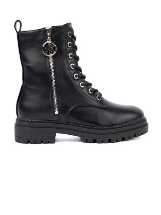 Stylowe czarne workery z metalowym detalem - 40