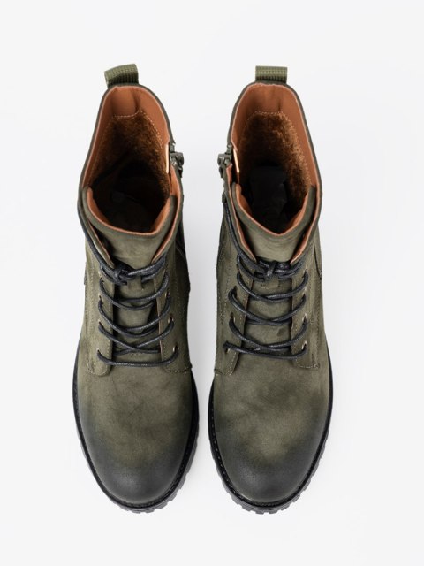 Sznurowane workery ciemnozielone z efektem cieniowania na nosku - 38