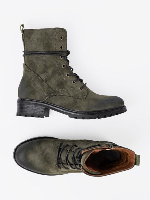 Sznurowane workery ciemnozielone z efektem cieniowania na nosku - 39