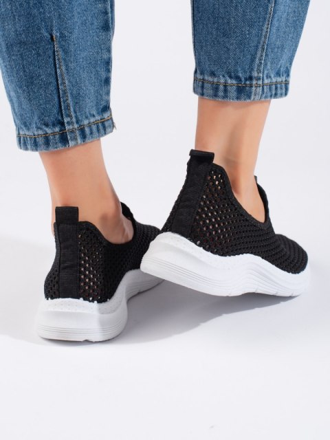 Ażurowe wsuwane czarne buty sportowe - 39