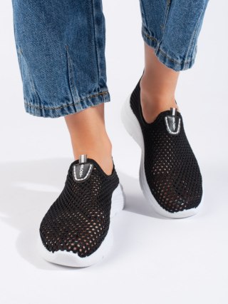Ażurowe wsuwane czarne buty sportowe - 40