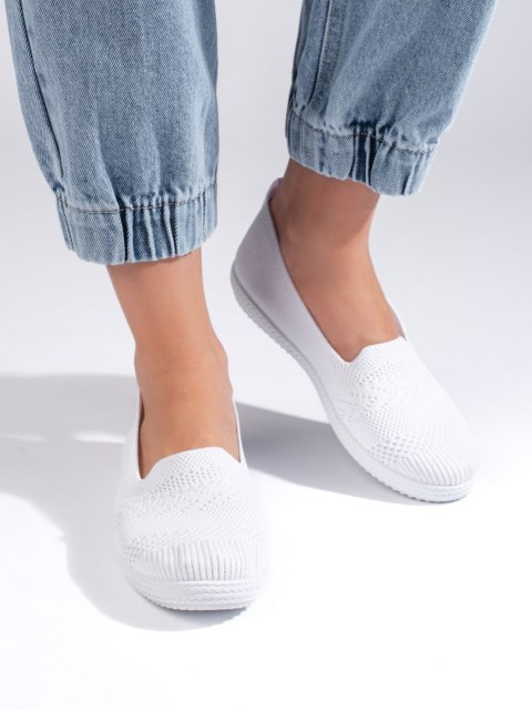 Białe materiałowe slip on damskie - 37