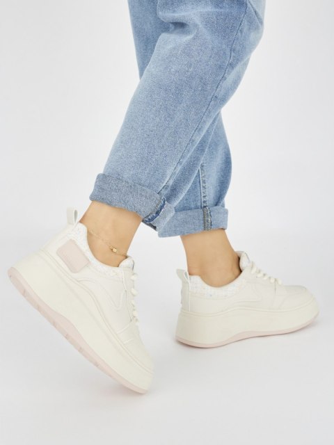 Damskie kremowe sneakersy na grubej podeszwie - 40 Damskie kremowe sneakersy na grubej podeszwie - 40