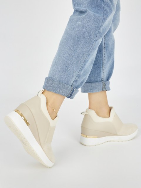 Jasnobeżowe sneakersy damskie na koturnie - 36 Jasnobeżowe sneakersy damskie na koturnie - 36