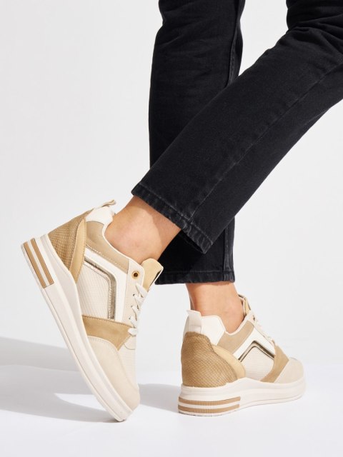 Damskie beżowe sneakersy z ukrytą koturną - 39 Damskie beżowe sneakersy z ukrytą koturną - 39