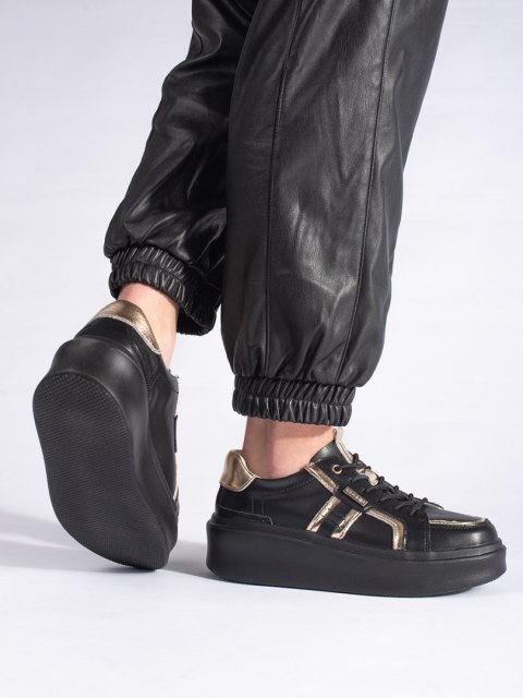 Skórzane czarne sneakersy na platformie - 39 Skórzane czarne sneakersy na platformie - 39