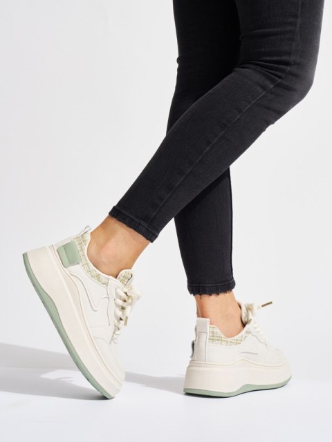 Damskie beżowe sneakersy na grubej podeszwie - 40